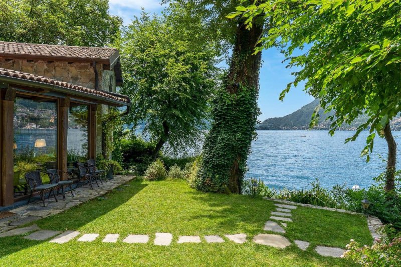 Villa in Faggeto Lario