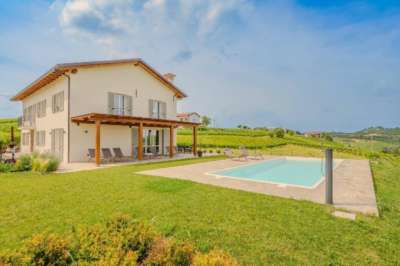 Villa a Nizza Monferrato