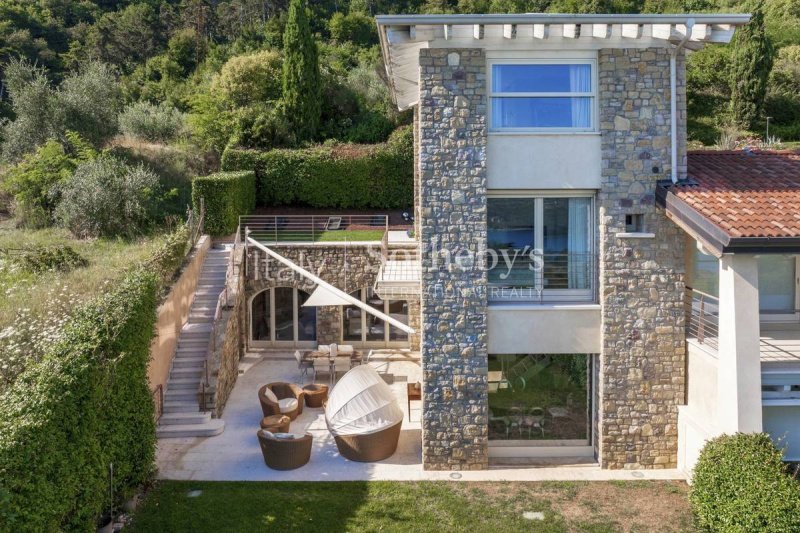 萨洛半独立房屋