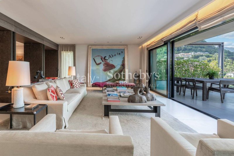 Особняк из двух квартир в Комо