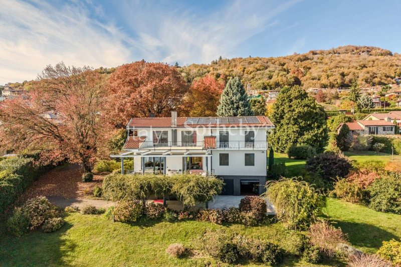 Moradia em Massino Visconti