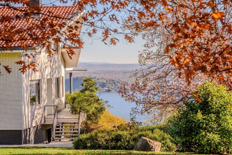 Moradia em Massino Visconti