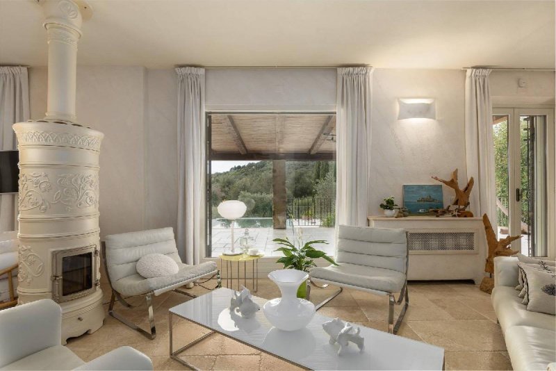 Вилла в Кастильоне-делла-Пеская