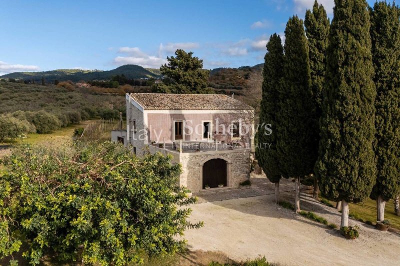 基亚拉蒙特古尔菲乡间房屋