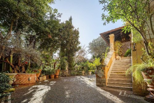 Detached house in Rome