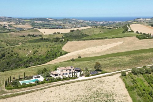 Villa i Monterubbiano