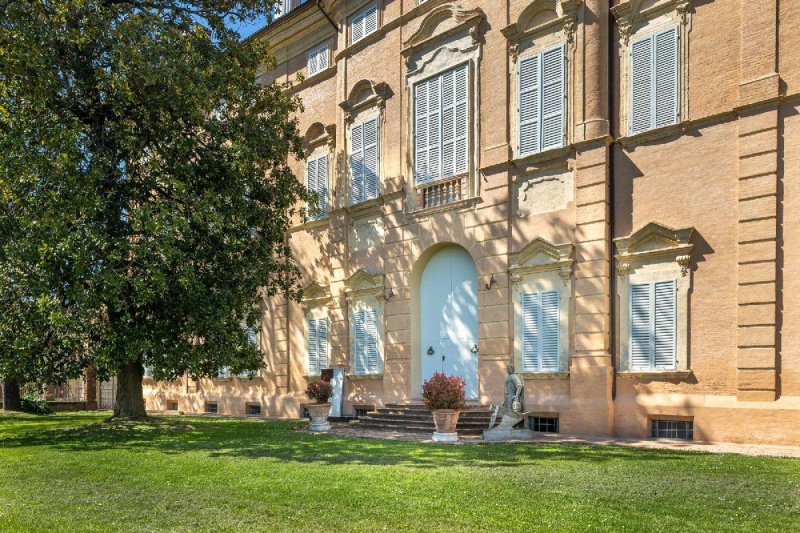 Edificio en Finale Emilia