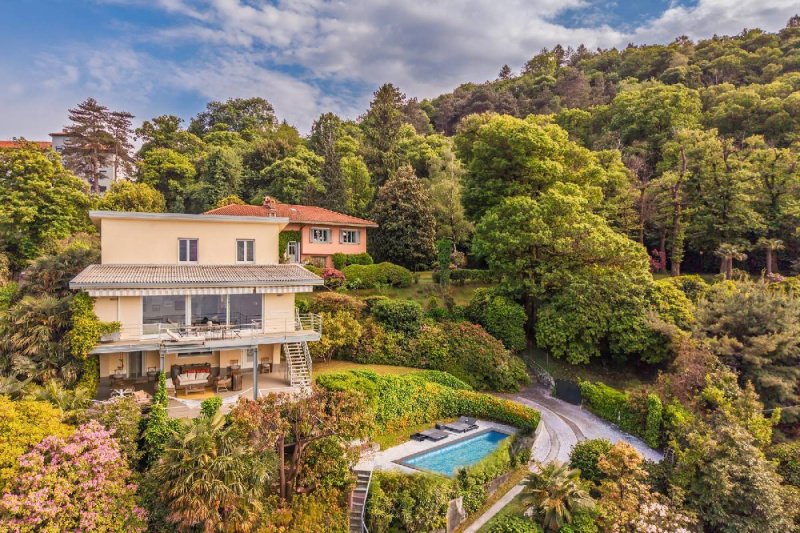 Moradia em Laveno-Mombello