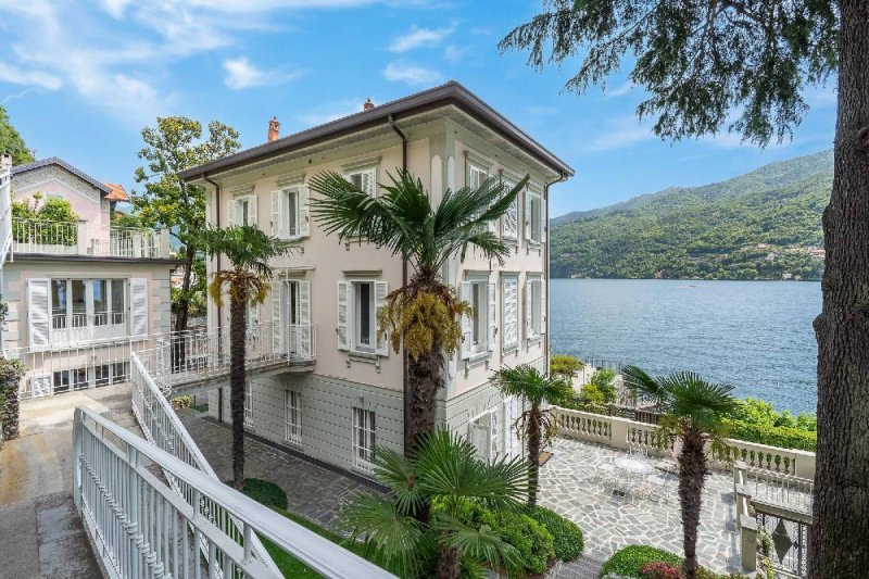 Villa i Carate Urio