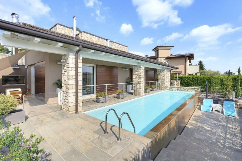 Villa in Adro