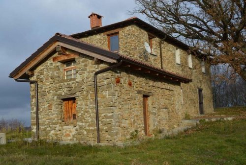 Klein huisje op het platteland in Piana Crixia