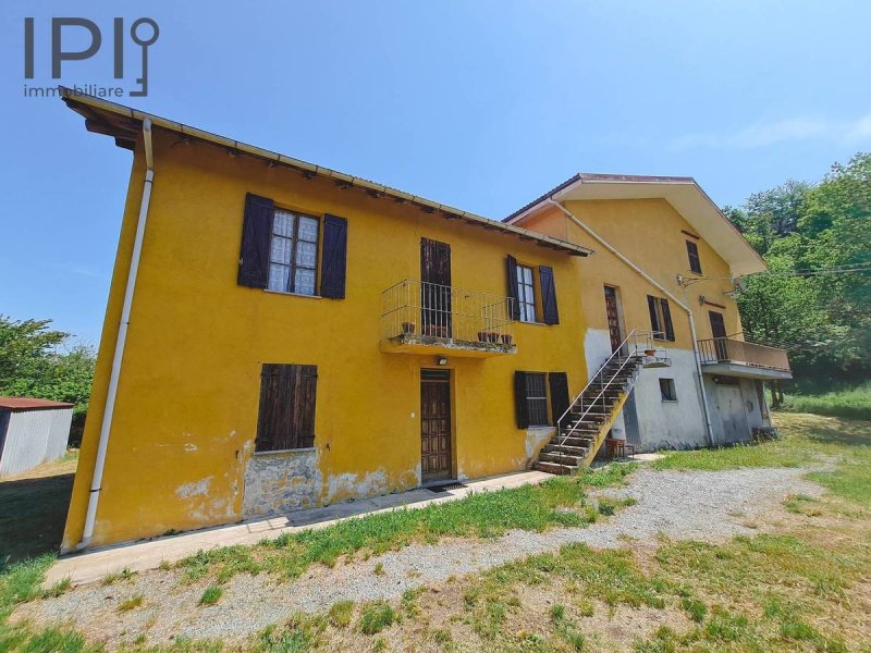 Casa di campagna a Spigno Monferrato