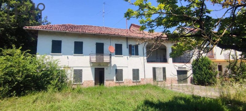 Half-vrijstaande woning in Isola d'Asti