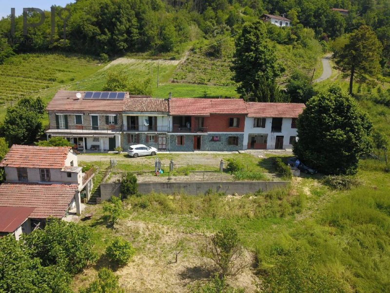 Особняк из двух квартир в Сессаме