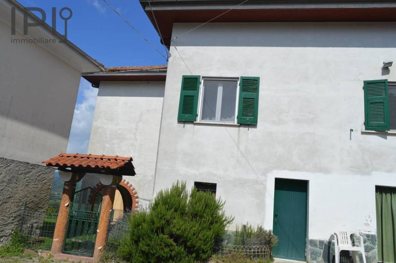 Half-vrijstaande woning in Dego