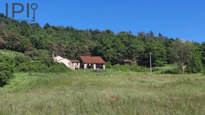 Casa de campo en Cairo Montenotte