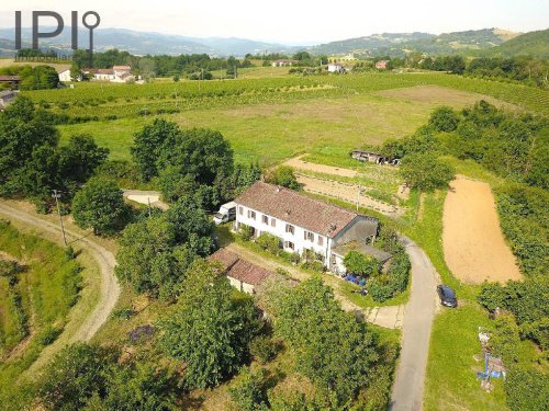 Country house in Bistagno