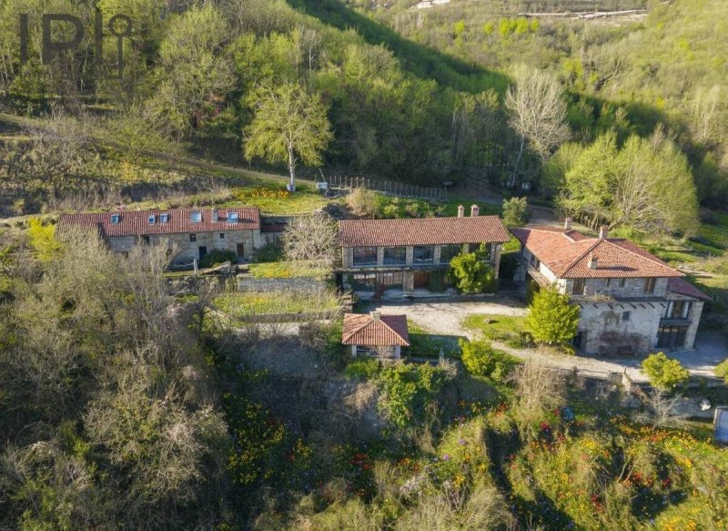 Villa i Mombarcaro