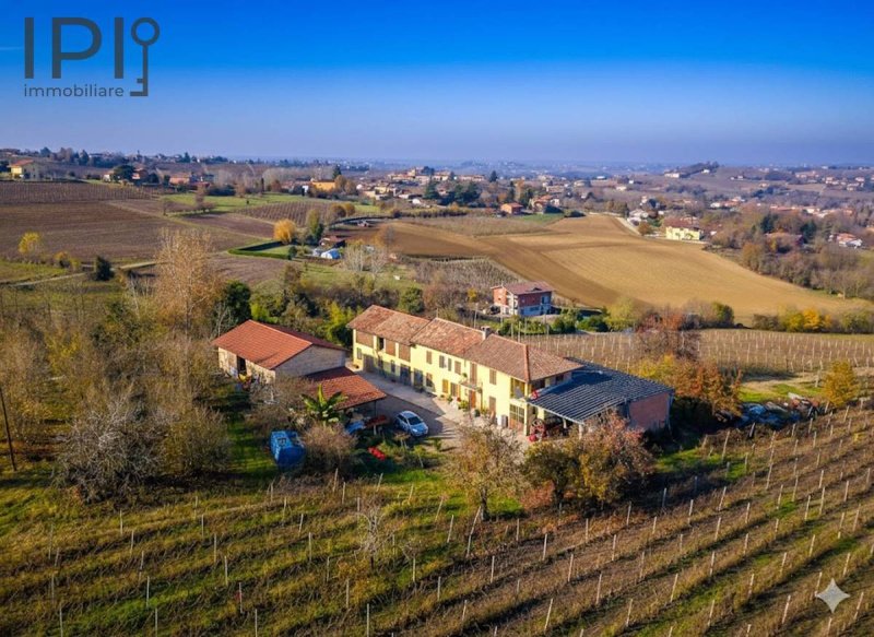 Maison de campagne à Costigliole d'Asti