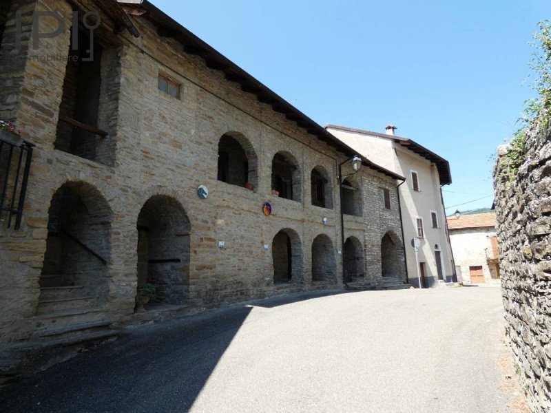 Casa geminada em Denice