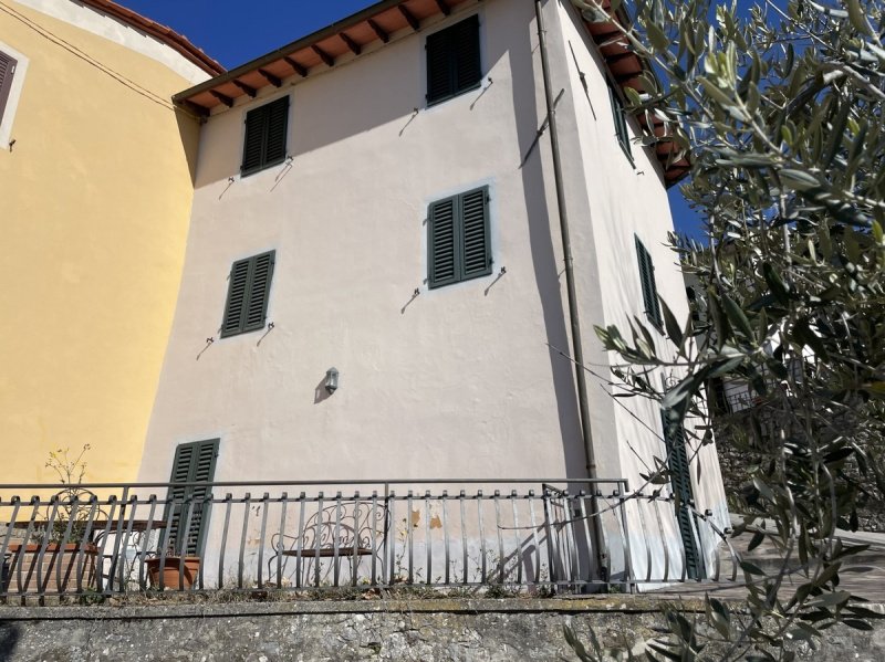 Особняк из двух квартир в Барга