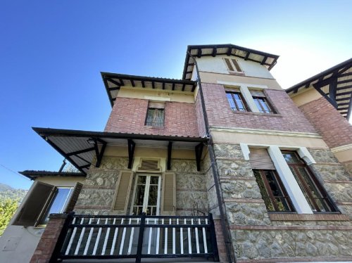 Villa a Barga