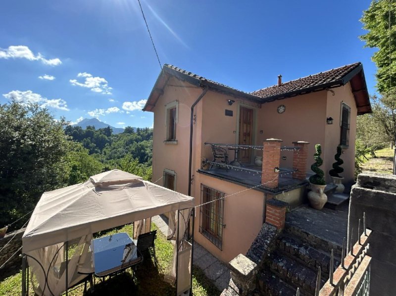 Country house in Barga