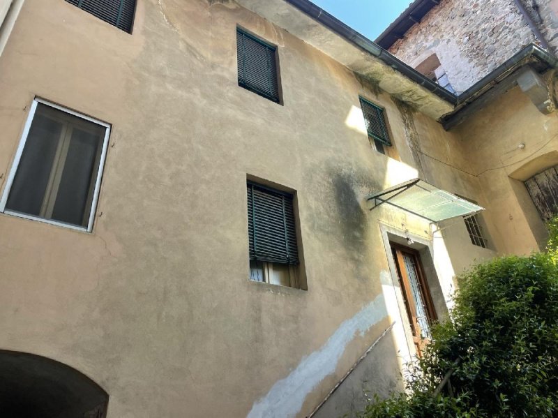 Half-vrijstaande woning in Barga