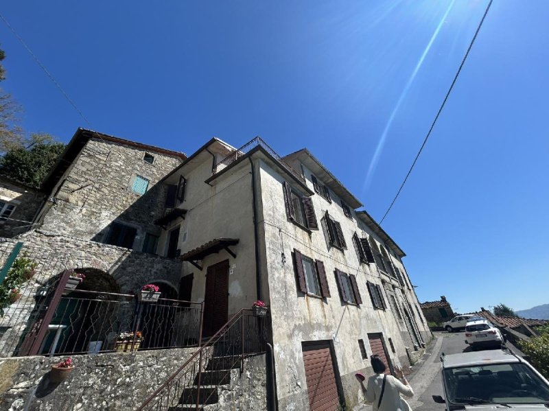 4 Bedrooms Apartment for sale in Pescaglia [795493] | Gate-away®