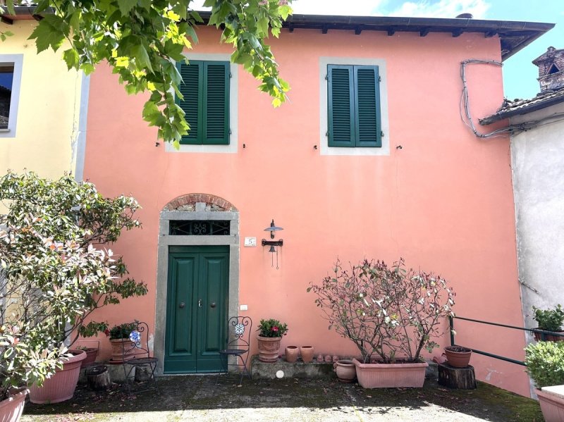 Maison jumelée à Barga
