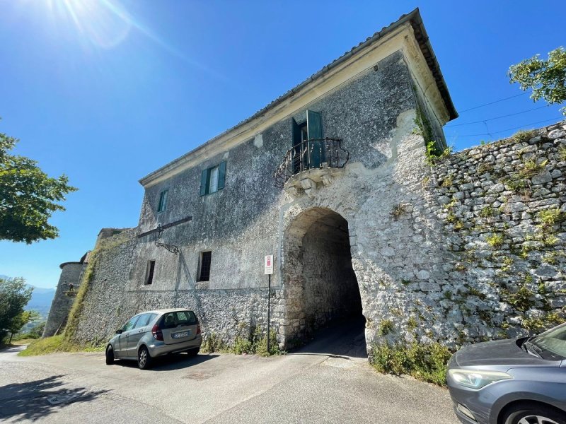 Historiskt hus i Boville Ernica