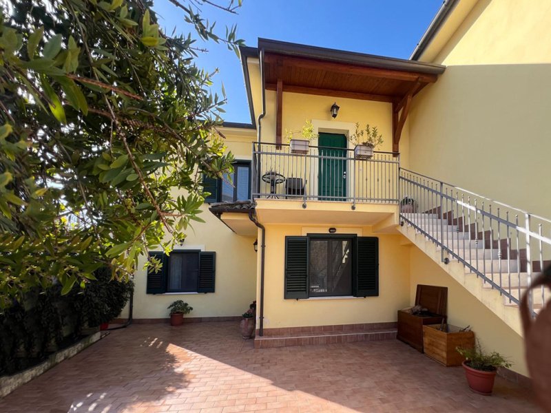 Doppelhaushälfte in Arpino