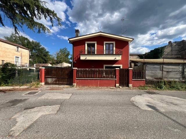 Top-to-bottom house in Posta Fibreno