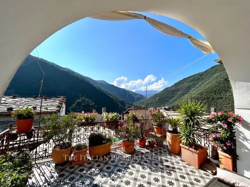 Historisches Haus in Montalto Carpasio