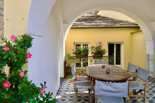 Historisches Haus in Montalto Carpasio