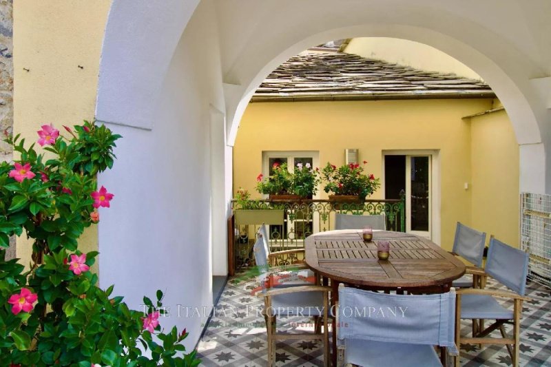 Historisches Haus in Montalto Carpasio