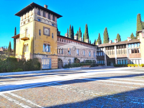 Historisk lägenhet i Polpenazze del Garda