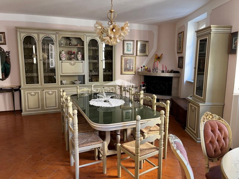 加尔达湖群滨代森扎诺公寓