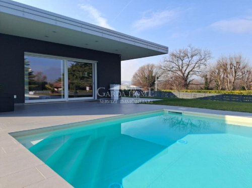 Villa in Manerba del Garda