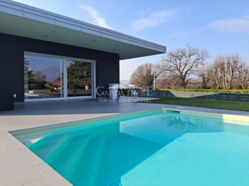 Villa in Manerba del Garda