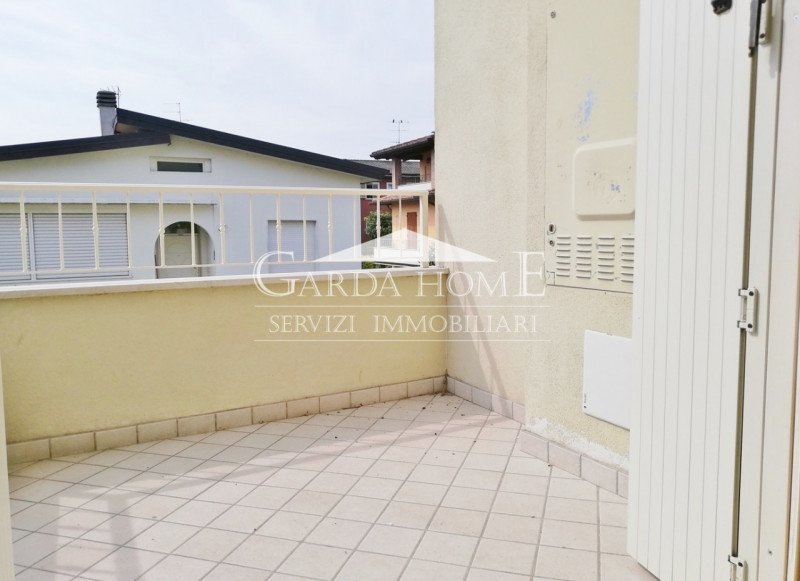 加尔达湖群滨代森扎诺公寓