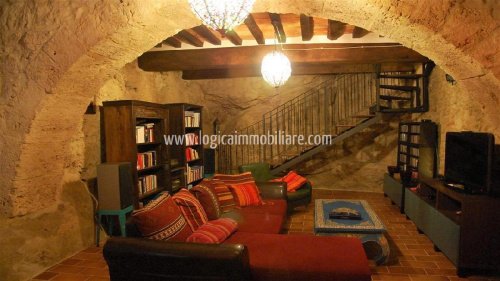 Hus från källare till tak i Sarteano
