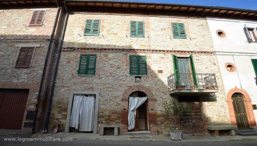 Hus från källare till tak i Castiglione del Lago