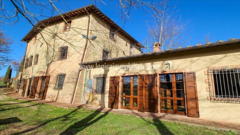 Klein huisje op het platteland in Chianciano Terme