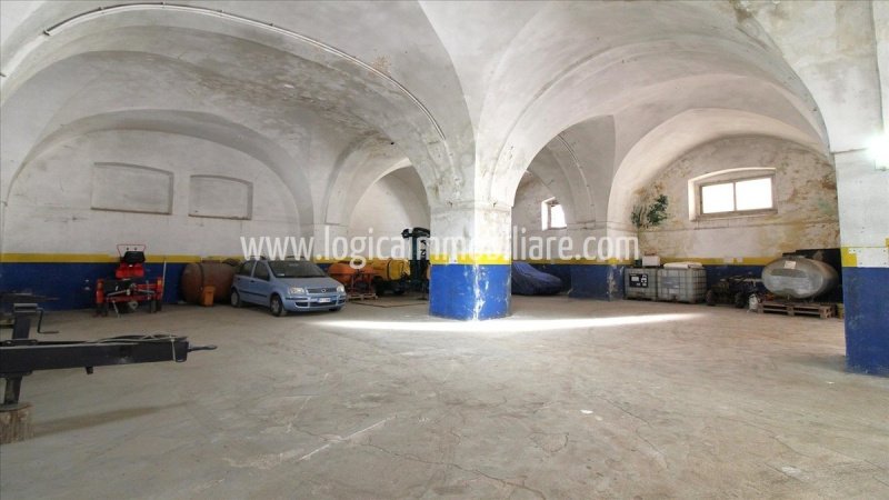 Edifício comercial em Manduria