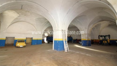 Edifício comercial em Manduria