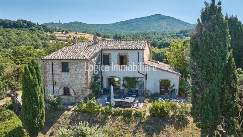 Klein huisje op het platteland in Sarteano