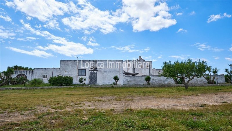 Klein huisje op het platteland in Avetrana