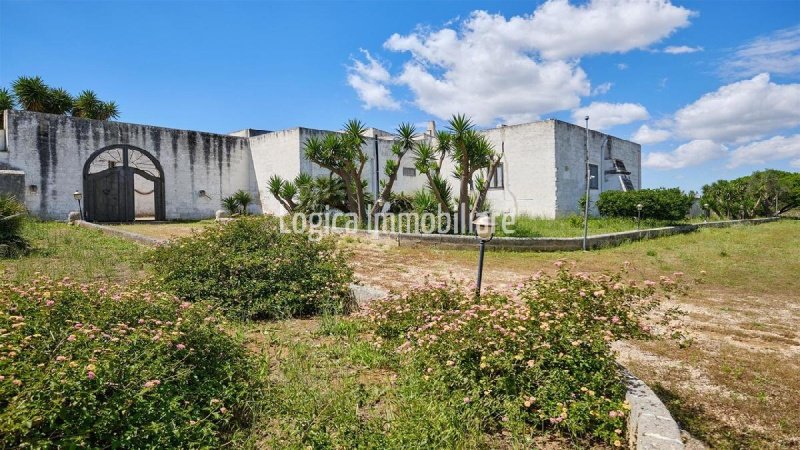 Klein huisje op het platteland in Avetrana