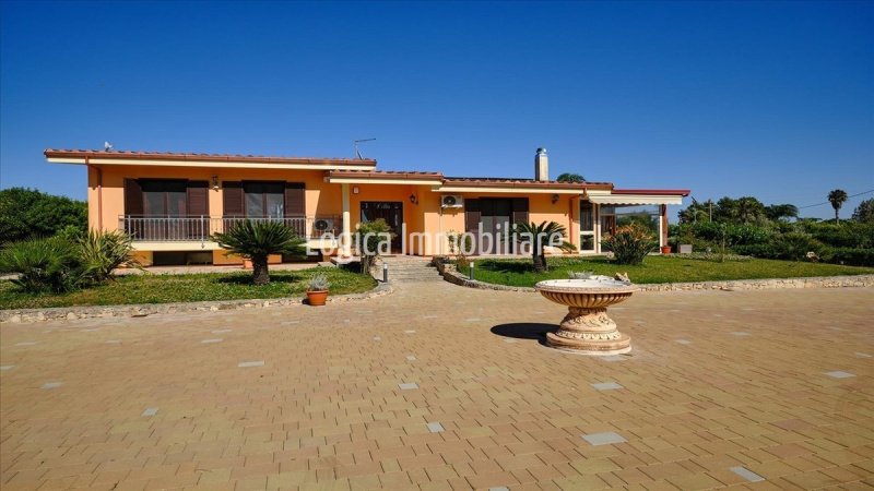 Villa a Castrignano de' Greci